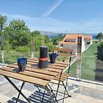 Apartament Pes Na Area 22 *